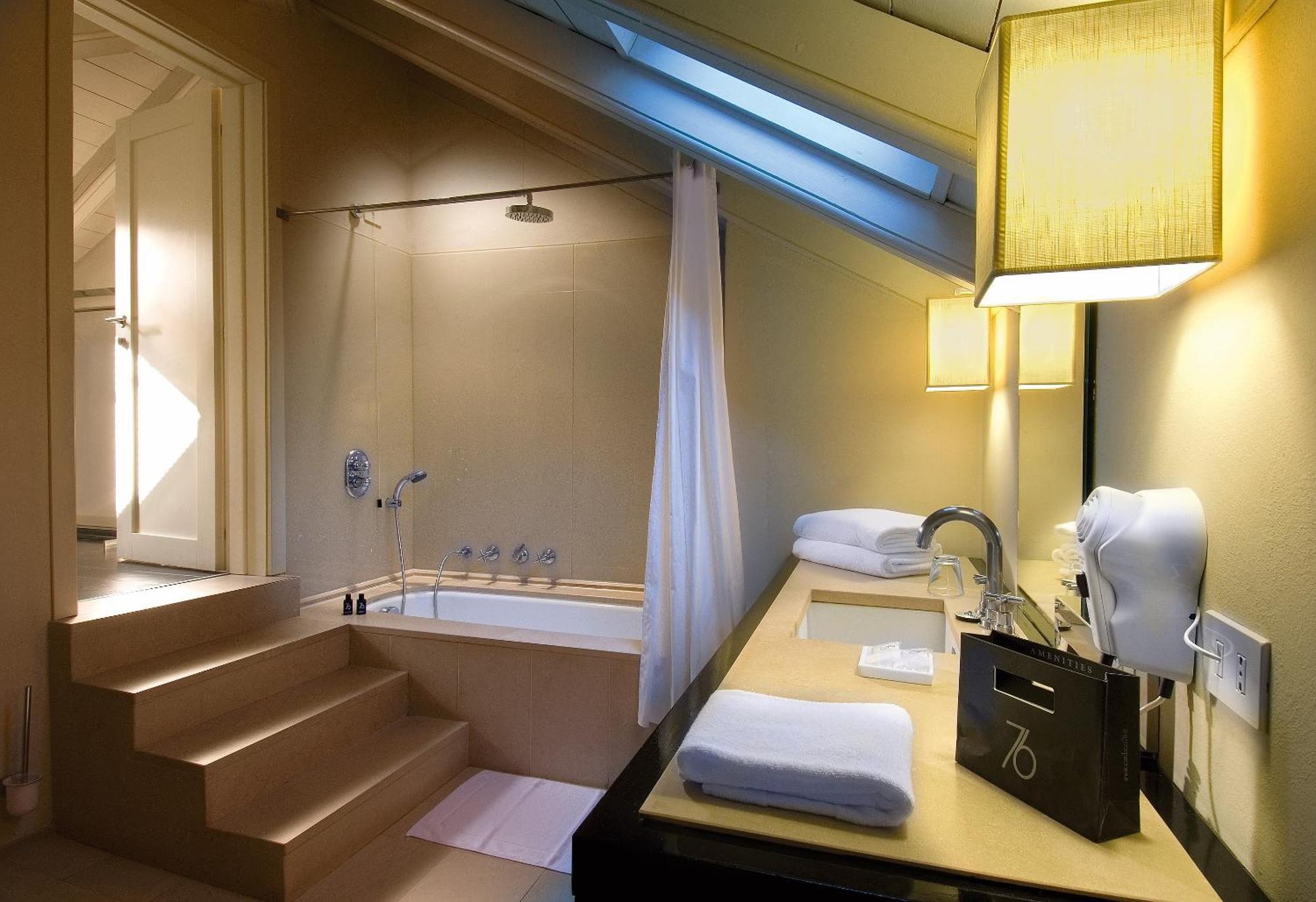 Hotel Carducci 76